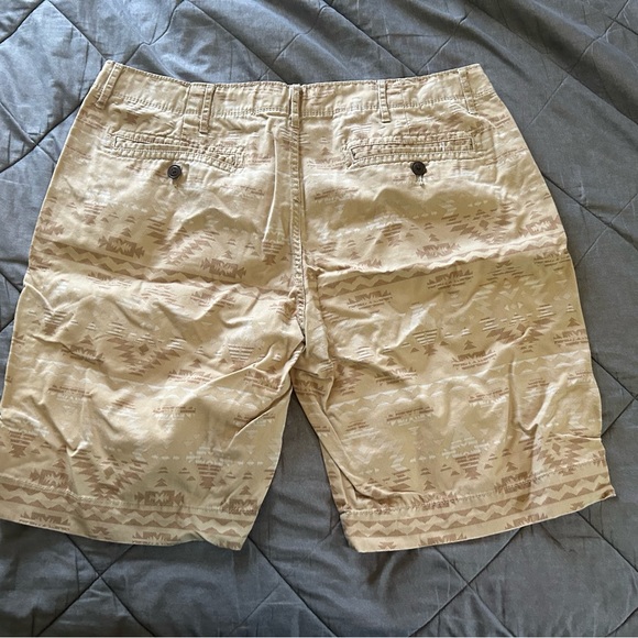 Men’s Arizona Jeans Aztec Print Khaki Shorts 38 - Picture 3 of 5